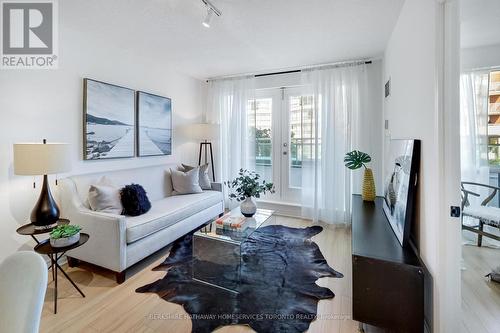 209 - 600 Queens Quay W, Toronto (Waterfront Communities), ON - Indoor Photo Showing Living Room