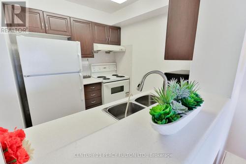 525 - 1883 Mcnicoll Avenue, Toronto (Steeles), ON - Indoor Photo Showing Kitchen With Double Sink