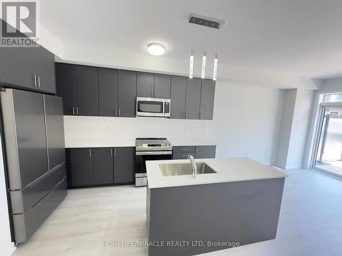 1539 Midland Avenue, Toronto (Bendale), ON - Indoor Photo Showing Kitchen