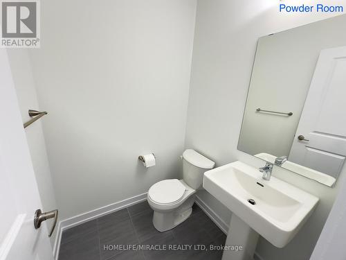 1539 Midland Avenue, Toronto (Bendale), ON - Indoor Photo Showing Bathroom