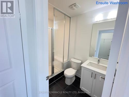 1539 Midland Avenue, Toronto (Bendale), ON - Indoor Photo Showing Bathroom