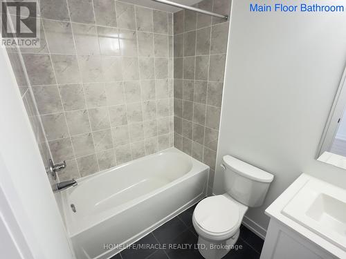 1539 Midland Avenue, Toronto (Bendale), ON - Indoor Photo Showing Bathroom