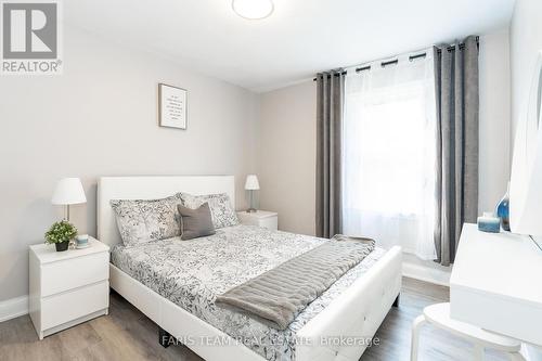 164 Eagle Street, Newmarket (Central Newmarket), ON - Indoor Photo Showing Bedroom