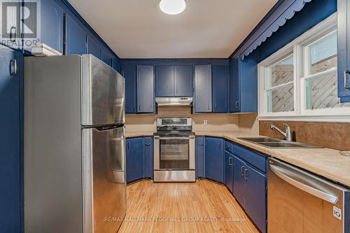 34 Strabane Avenue, Barrie (Codrington), ON - Indoor Photo Showing Kitchen With Double Sink