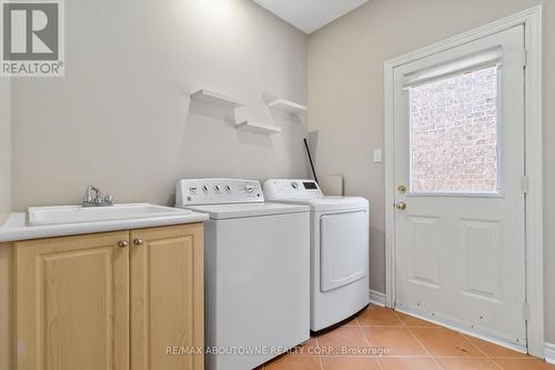 1050 Lonsdale Lane, Oakville (Iroquois Ridge North), ON - Indoor Photo Showing Laundry Room