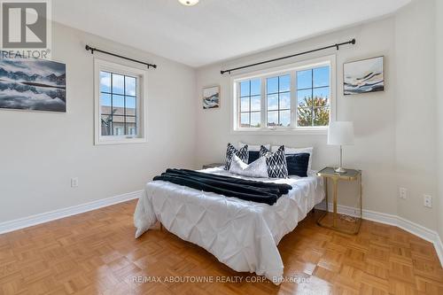 1050 Lonsdale Lane, Oakville (Iroquois Ridge North), ON - Indoor Photo Showing Bedroom