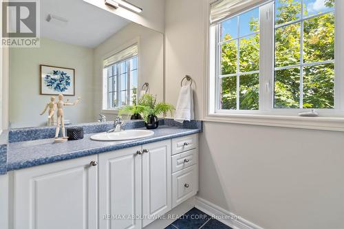 1050 Lonsdale Lane, Oakville, ON - Indoor Photo Showing Bathroom