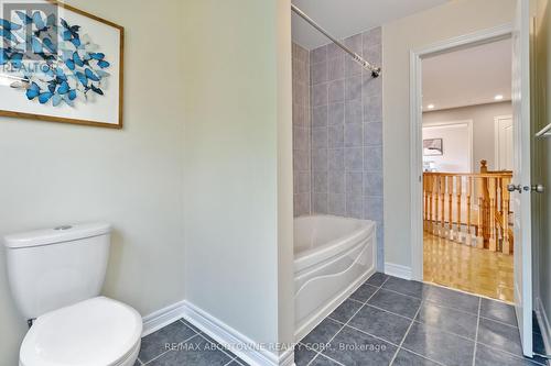 1050 Lonsdale Lane, Oakville (Iroquois Ridge North), ON - Indoor Photo Showing Bathroom