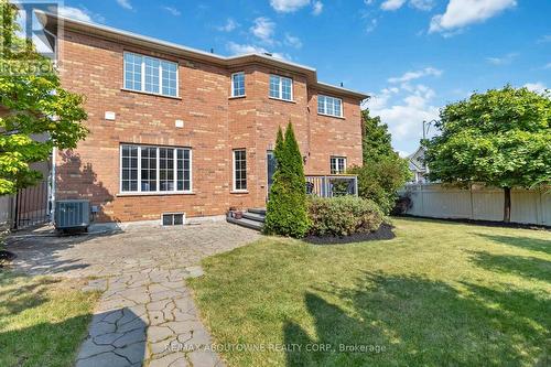 1050 Lonsdale Lane, Oakville (Iroquois Ridge North), ON - Outdoor With Exterior