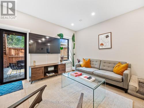 238 Garden Avenue, Toronto, ON - Indoor Photo Showing Living Room