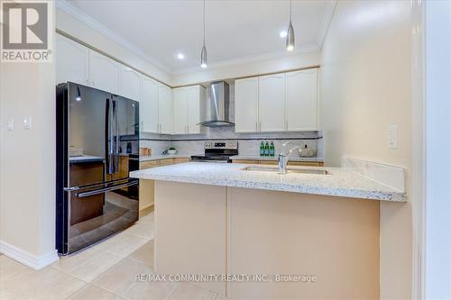 1328 Galesway Boulevard, Mississauga, ON - Indoor Photo Showing Kitchen With Upgraded Kitchen