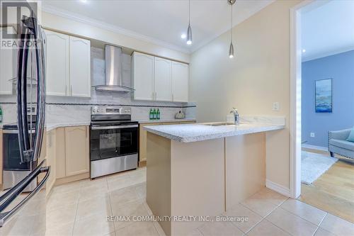 1328 Galesway Boulevard, Mississauga, ON - Indoor Photo Showing Kitchen