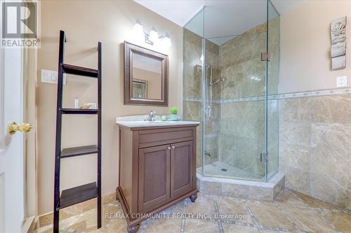 1328 Galesway Boulevard, Mississauga, ON - Indoor Photo Showing Bathroom