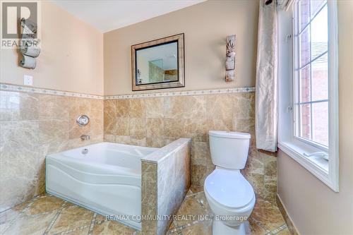 1328 Galesway Boulevard, Mississauga, ON - Indoor Photo Showing Bathroom