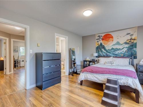 B-534 Ridge Rd, Campbell River, BC - Indoor Photo Showing Bedroom