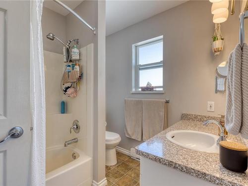 B-534 Ridge Rd, Campbell River, BC - Indoor Photo Showing Bathroom