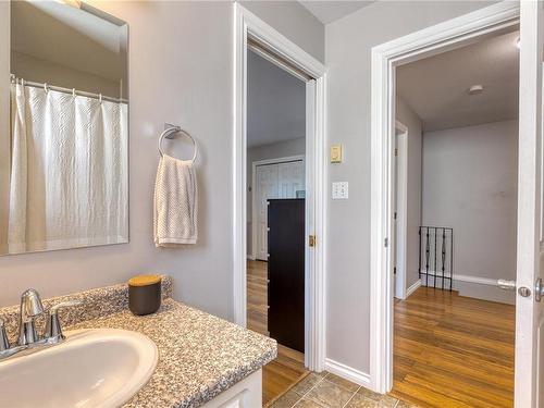 B-534 Ridge Rd, Campbell River, BC - Indoor Photo Showing Bathroom