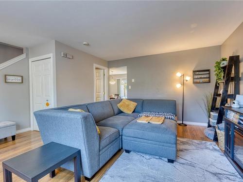 B-534 Ridge Rd, Campbell River, BC - Indoor Photo Showing Living Room