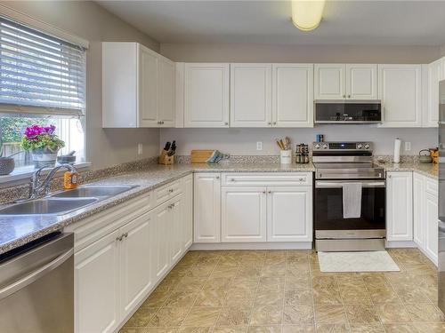 B-534 Ridge Rd, Campbell River, BC - Indoor Photo Showing Kitchen With Double Sink