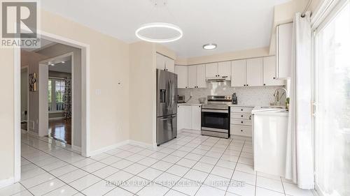 14 Wetmeadow Drive, Brampton (Fletcher'S Meadow), ON - Indoor Photo Showing Kitchen