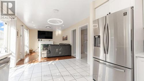 14 Wetmeadow Drive, Brampton (Fletcher'S Meadow), ON - Indoor Photo Showing Kitchen