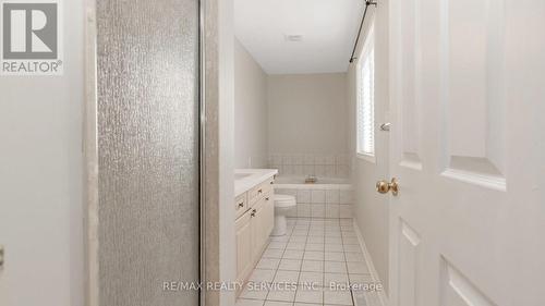 14 Wetmeadow Drive, Brampton (Fletcher'S Meadow), ON - Indoor Photo Showing Bathroom