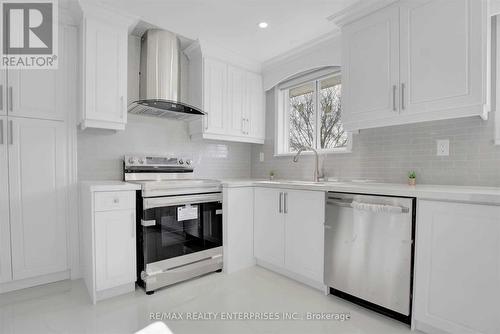 11 Ava Court, Brampton (Avondale), ON - Indoor Photo Showing Kitchen