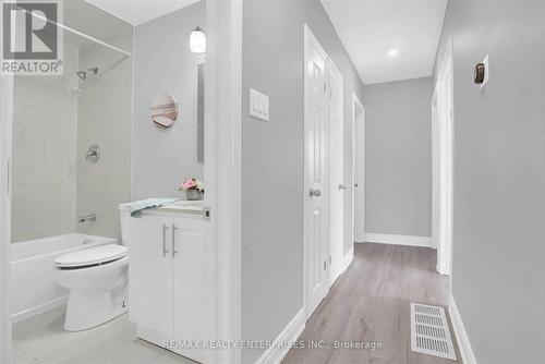 11 Ava Court, Brampton (Avondale), ON - Indoor Photo Showing Bathroom