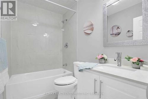 11 Ava Court, Brampton (Avondale), ON - Indoor Photo Showing Bathroom