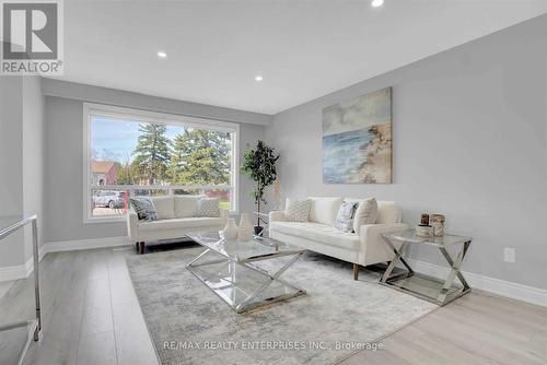 11 Ava Court, Brampton, ON - Indoor Photo Showing Living Room