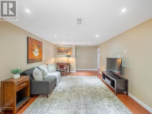 88 Wellesworth Drive, Toronto, ON - Indoor Photo Showing Living Room