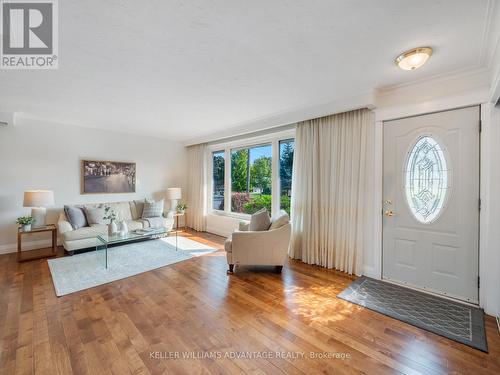 88 Wellesworth Drive, Toronto, ON - Indoor Photo Showing Living Room