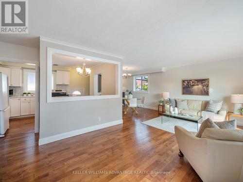 88 Wellesworth Drive, Toronto, ON - Indoor Photo Showing Living Room