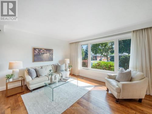 88 Wellesworth Drive, Toronto, ON - Indoor Photo Showing Living Room