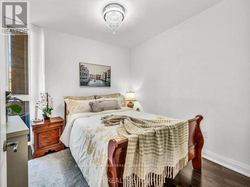 621 - 293 The Kingsway, Toronto, ON - Indoor Photo Showing Bedroom