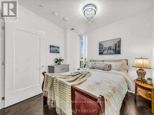 621 - 293 The Kingsway, Toronto (Edenbridge-Humber Valley), ON - Indoor Photo Showing Bedroom