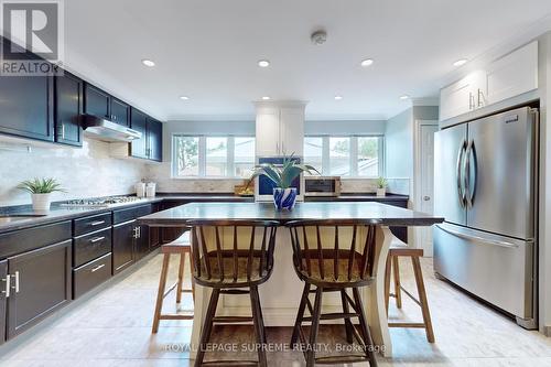 17 The Wishbone, Toronto (Brookhaven-Amesbury), ON - Indoor Photo Showing Kitchen With Upgraded Kitchen