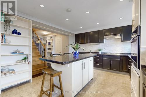 17 The Wishbone, Toronto (Brookhaven-Amesbury), ON - Indoor Photo Showing Kitchen With Upgraded Kitchen