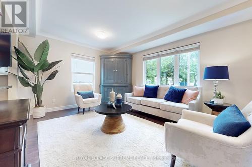 17 The Wishbone, Toronto (Brookhaven-Amesbury), ON - Indoor Photo Showing Living Room