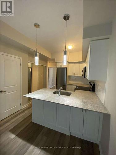 59 - 28 Fieldway Road, Toronto (Islington-City Centre West), ON - Indoor Photo Showing Kitchen