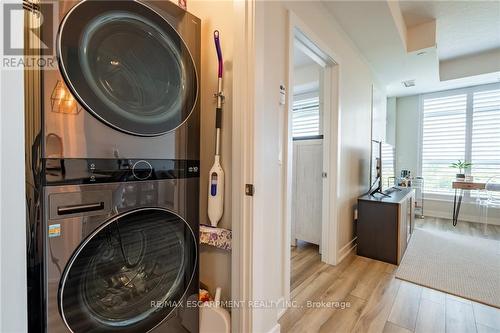 321 - 600 North Service Road, Hamilton (Lakeshore), ON - Indoor Photo Showing Laundry Room