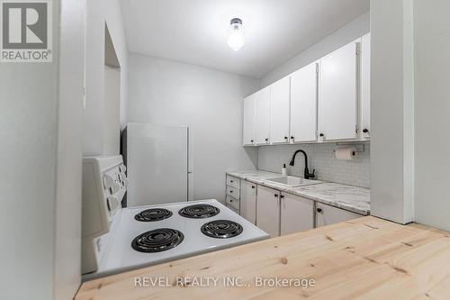 302 - 37 Mericourt Road, Hamilton, ON - Indoor Photo Showing Kitchen