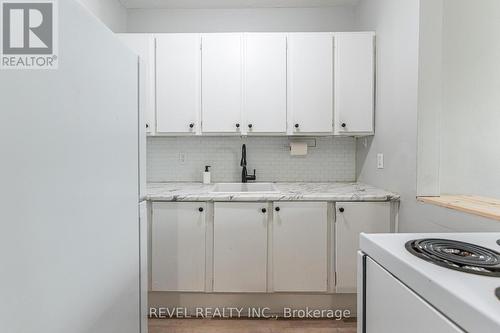 302 - 37 Mericourt Road, Hamilton, ON - Indoor Photo Showing Kitchen