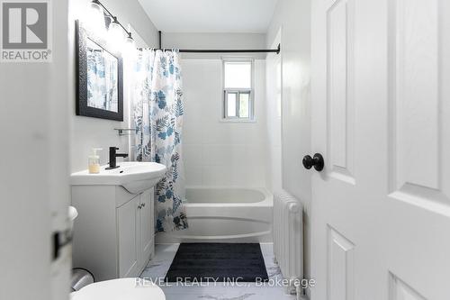 302 - 37 Mericourt Road, Hamilton, ON - Indoor Photo Showing Bathroom