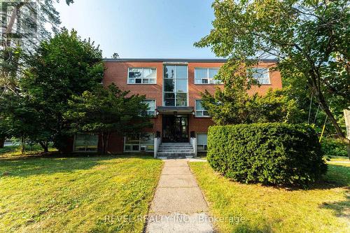 302 - 37 Mericourt Road, Hamilton, ON - Outdoor