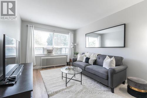 302 - 37 Mericourt Road, Hamilton, ON - Indoor Photo Showing Living Room