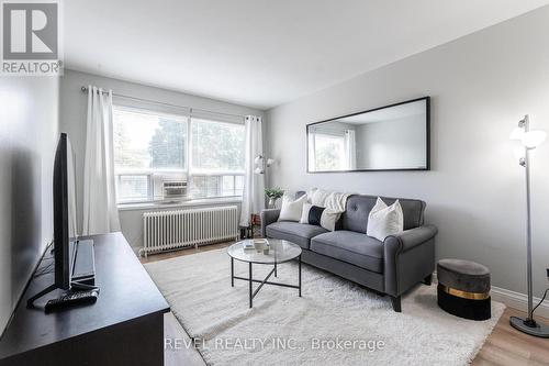 302 - 37 Mericourt Road, Hamilton, ON - Indoor Photo Showing Living Room