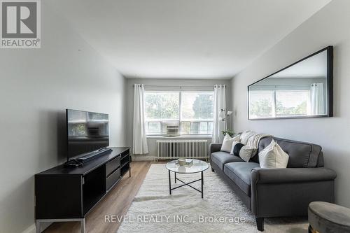 302 - 37 Mericourt Road, Hamilton, ON - Indoor Photo Showing Living Room