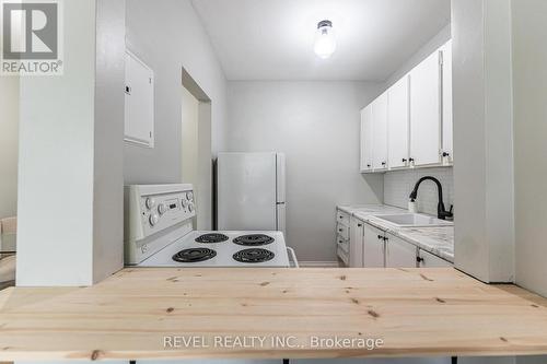 302 - 57 Mericourt Road, Hamilton, ON - Indoor Photo Showing Kitchen