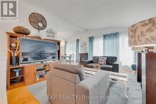 112 Buckingham Drive, Hamilton (Westcliffe), ON - Indoor Photo Showing Living Room